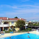 דירה Cozy Ground-floor With Garden And Pool *