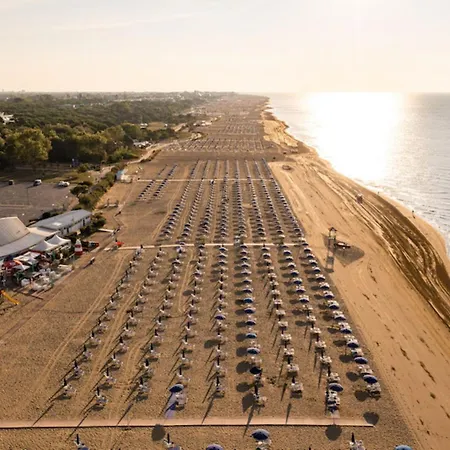 Comfortable Close To The דירה