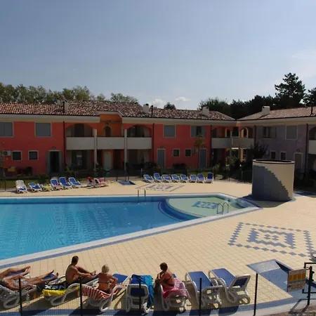 Apartamento Cozy Ground-floor With Garden And Pool Bibione