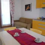 Cozy Ground-floor With Garden And Pool Daire