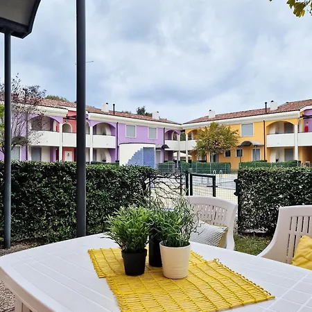 Cozy Ground-floor With Garden And Pool דירה ביביונה